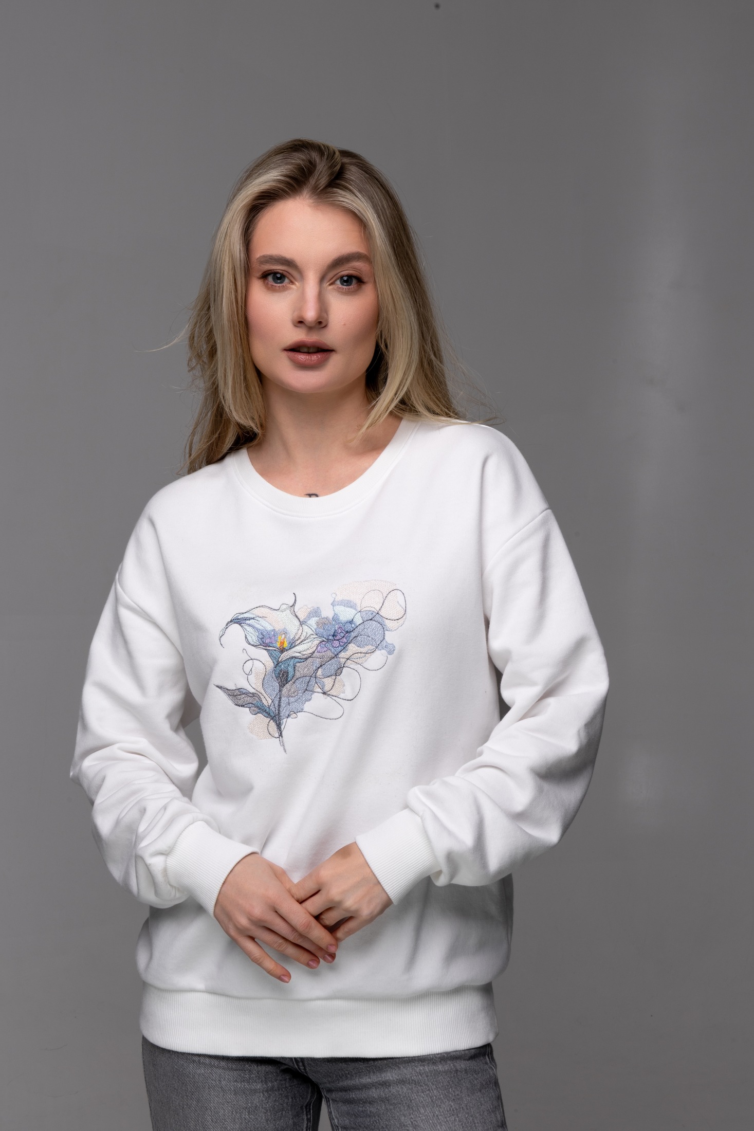 Bluza biała damska z haftem "Aquarel"