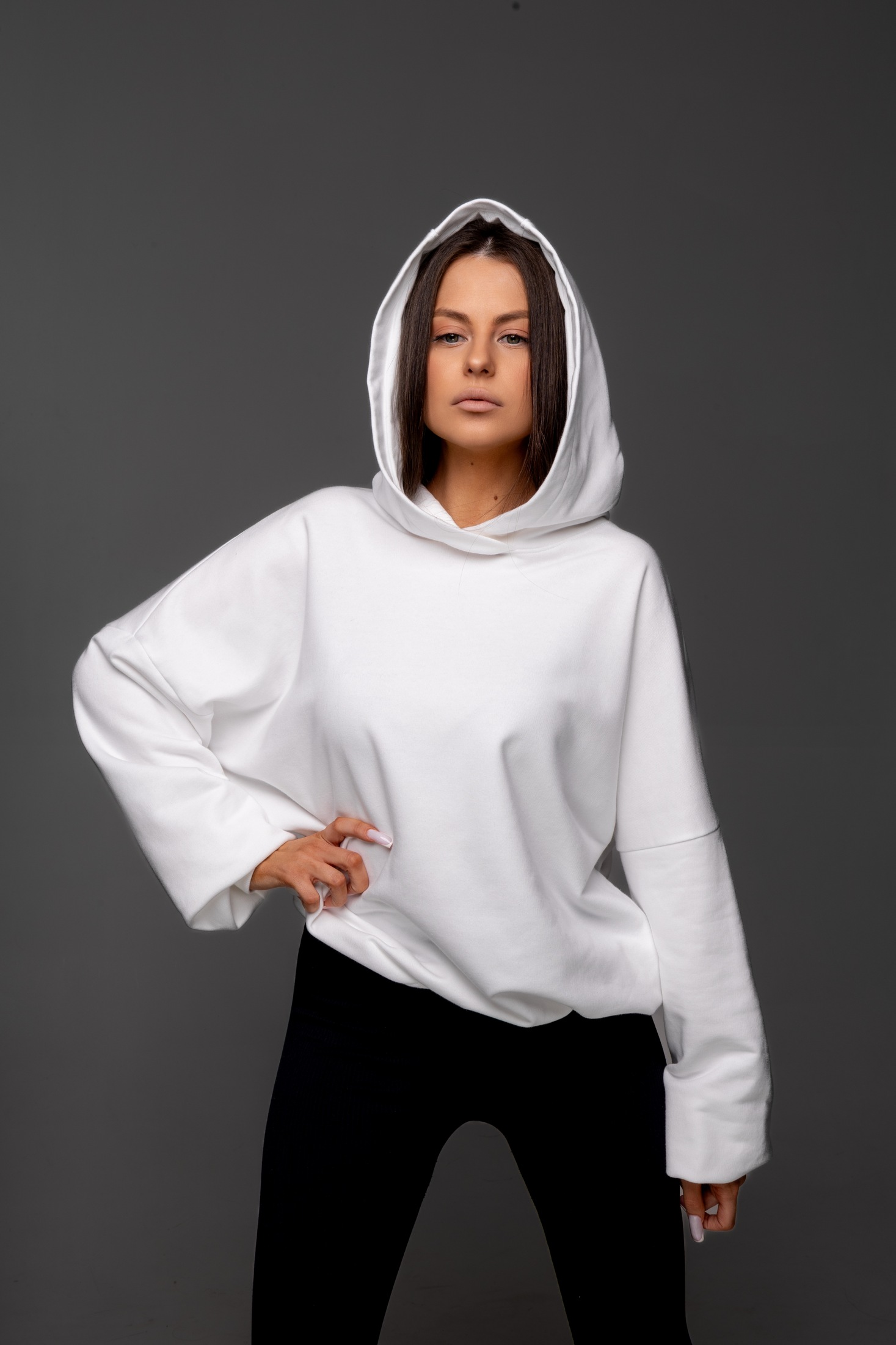 Bluza biała damska oversize z kapturem